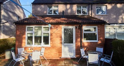 Rowditch House - Spacious 3 Bed, Home from Home