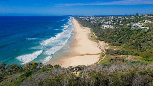 Una playa cerca