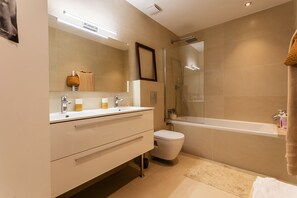 Towels - PORT LYMPIA AP4429 By Riviera Holiday Homes (Niza)
