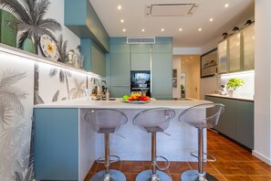 Frigorifero, microonde, forno, lavastoviglie