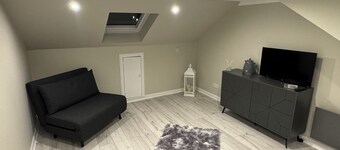 Newly Renovated Room With Private Bathroom - Sleeps 3 - 2 Beds