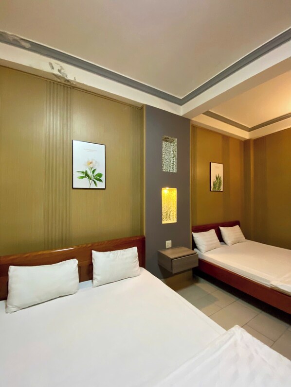 Habitación cuádruple estándar | Sábanas italianas Frette y ropa de cama de alta calidad