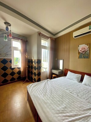 Standard Double Room | Frette Italian sheets, premium bedding, down duvets, memory-foam beds - Hotel Caravelle Can Tho 1 (Can Tho)