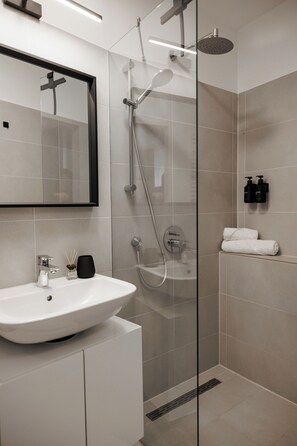 Departamento de lujo, vista al patio | Baño