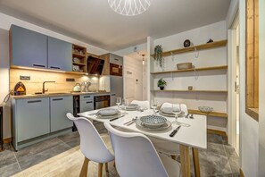 Refrigerador, microondas, parrilla de estufa y lavavajillas 