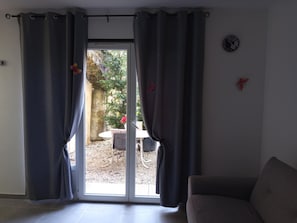 Living area - Magnificent independent Studio (Valserhône)