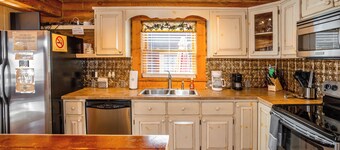 Charming retreat in Draper, VA. Perfect for relaxation amidst scenic beauty. Book your stay now!