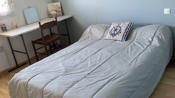 2 bedrooms, desk, iron/ironing board, travel crib