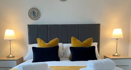 Lingfield House - Spacious 3 Bed Home From Home