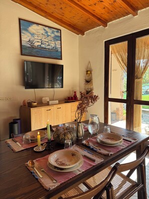 Dining - 3-bedroom villa in welcoming Solanas with AC, WiFi. Relax at Casa Cacteae (Sinnai)
