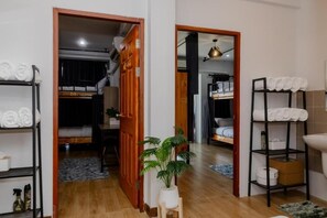 Dormitorio compartido básico | Wifi gratis y ropa de cama