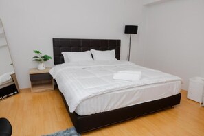 Standard Double Room | Free WiFi, bed sheets - 22 Hostel (Chiang Mai)