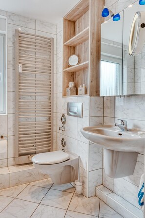 Sèche-cheveux, serviettes fournies