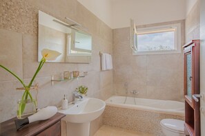 Dusche, Haartrockner, Bidet