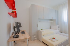 Bügeleisen/Bügelbrett, Reisekinderbett, kostenloses WLAN