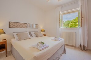 Iron/ironing board, travel crib, free WiFi