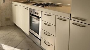Departamento clásico, balcón, vista a la ciudad | Cocina privada