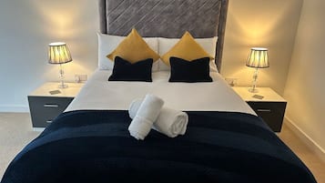 4 chambres, bureau, fer et planche Ă repasser, lit parapluie