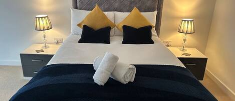 4 bedrooms, desk, iron/ironing board, travel crib