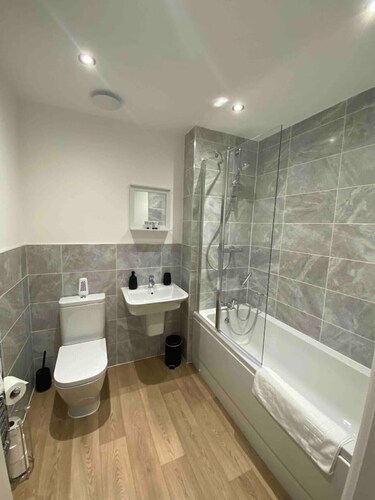 Kingsway House - Spacious 4 Bed Home From Home
