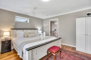 1 bedroom, iron/ironing board, travel cot, free WiFi