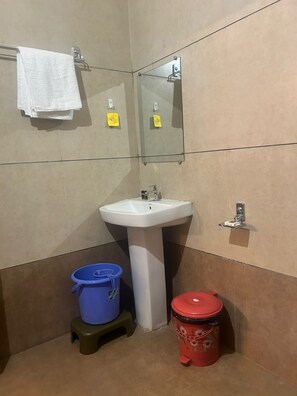 Shower, free toiletries, towels, soap