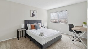 Room - Northwoods Apt 8091 -2A I 2 Bed 1 Bath (Columbus)