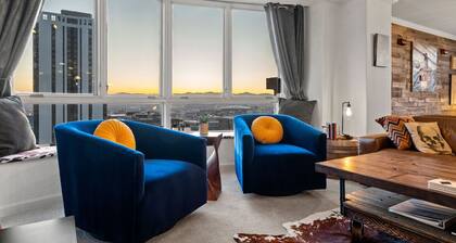 City Center Oasis: Prime Location with Views!