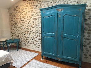 Desk, laptop workspace, free WiFi