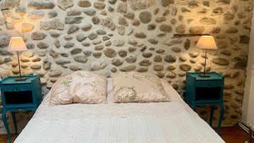 Een bureau, een laptopwerkplek, gratis wifi