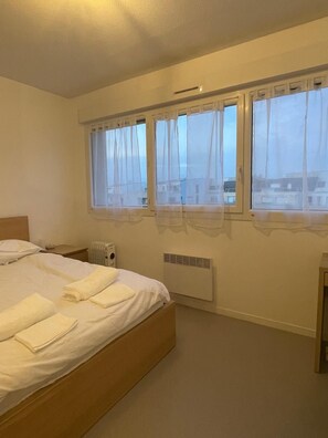 1 Schlafzimmer, Bügeleisen/Bügelbrett, Bettwäsche