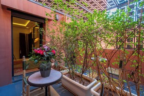 Habitación doble superior, no fumadores, bañera | Ropa de cama de alta calidad, caja fuerte, decoración individual