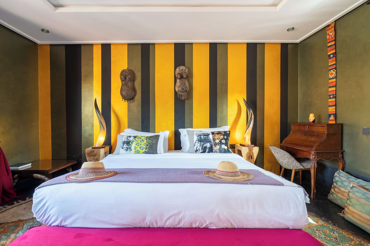 Suíte superluxo, vista para a cidade | Roupas de cama premium, cofres nos quartos, individualmente decorados