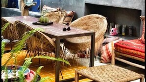 A cozy outdoor seating area with a table, chairs, and a small fire pit. - Villa Otia (Marrakech)
