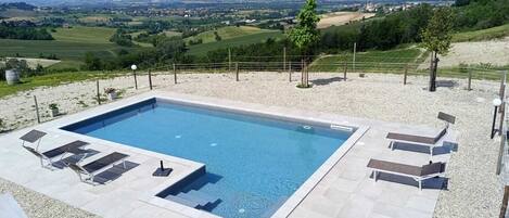 حمّام سباحة خارجي موسمي