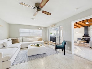 Smart TV, fireplace