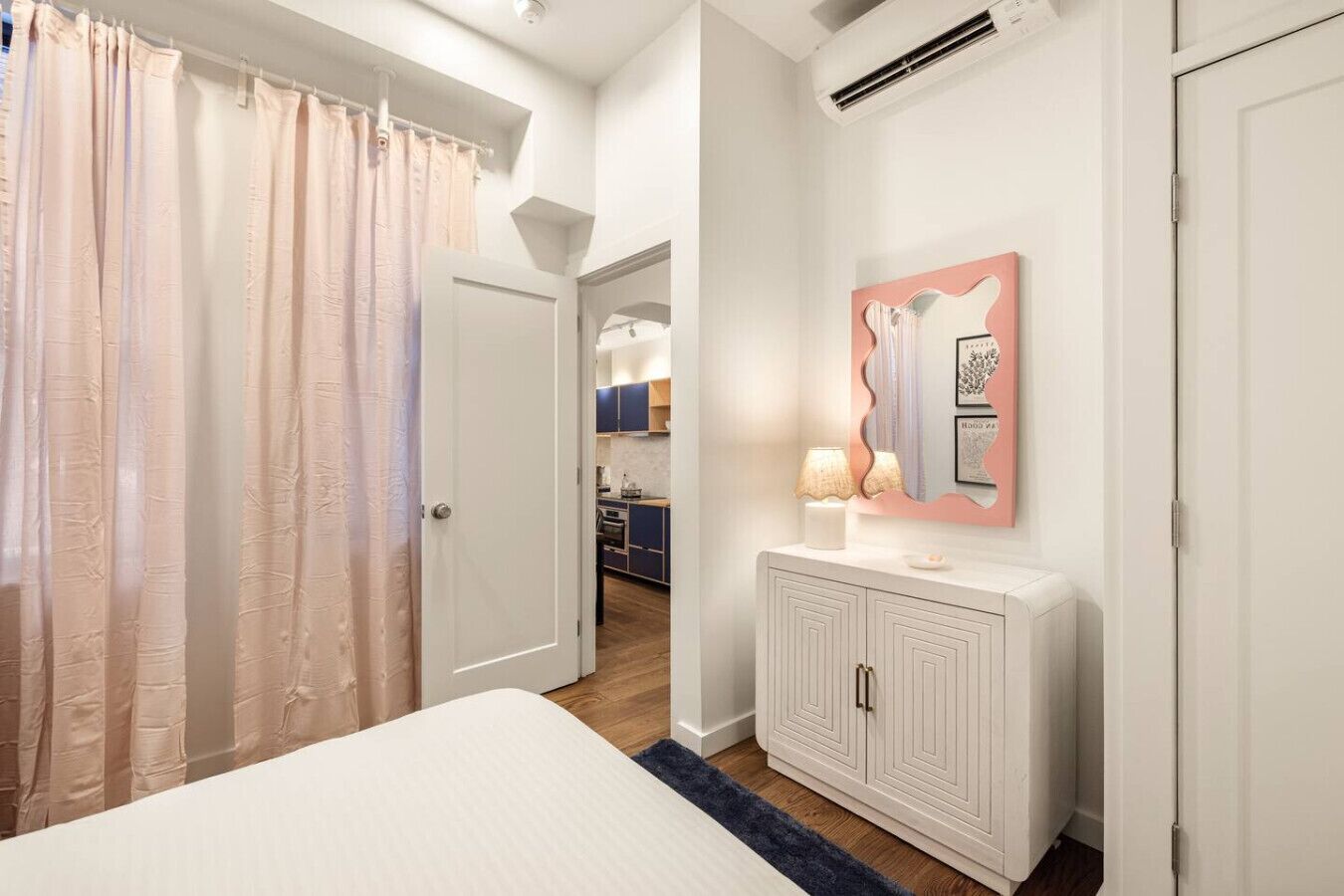 2 bedrooms, desk, iron/ironing board, WiFi