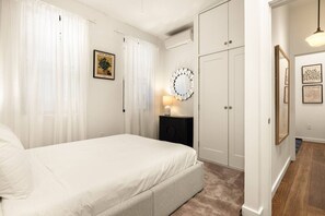 2 bedrooms, desk, iron/ironing board, WiFi