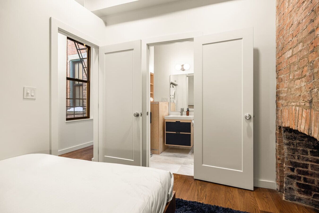 1 slaapkamer, een bureau, een strijkplank/strijkijzer, wifi