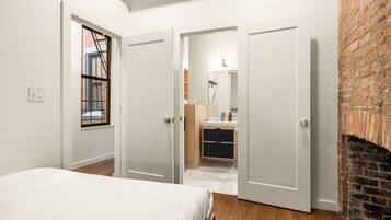 1 bedroom, desk, iron/ironing board, WiFi