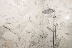 Gratis toiletartikler, hårtørrer