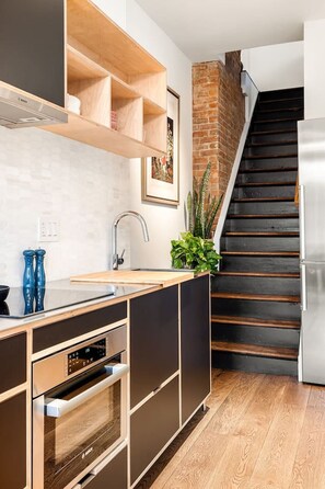 雪櫃、微波爐、焗爐、爐具