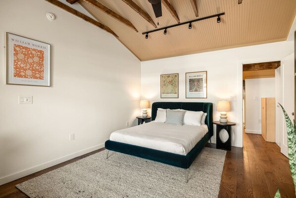 2 bedrooms, desk, iron/ironing board, WiFi