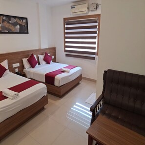 Executive Double Room, City View | Desk - Hotel Faaz International (Kannur)
