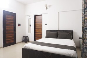 Skrivbord, arbetsyta för laptop och gratis wi-fi