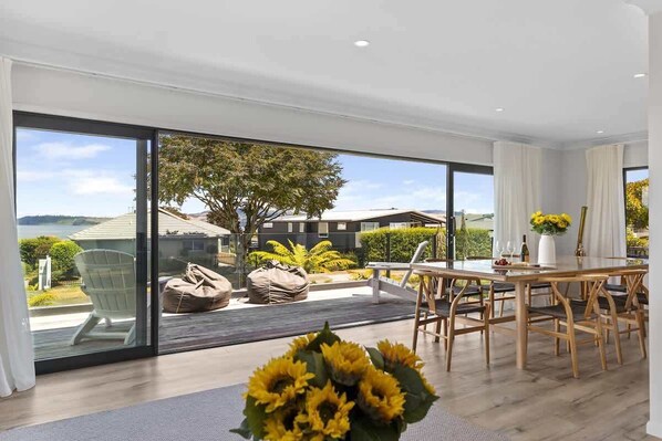 Dining - Spectacular Views - Walk to Lake (Taupo)