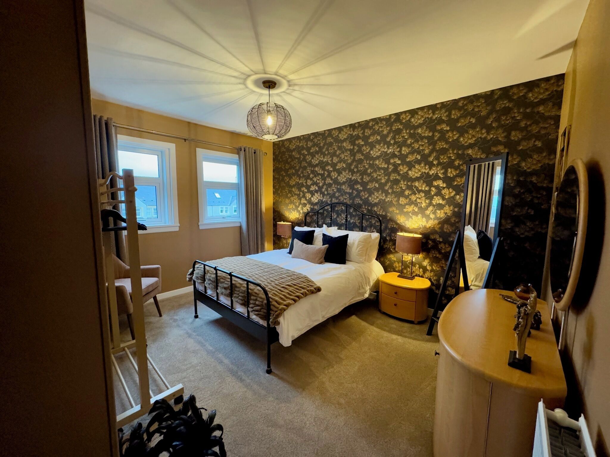 3 bedrooms, iron/ironing board, bed sheets