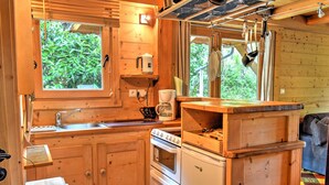 Fridge, microwave, dishwasher - Charming chalet with terrace at Pleney base, near center, parking (Morzine)