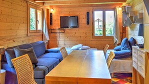 TV - Charming chalet with terrace at Pleney base, near center, parking (Morzine)