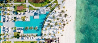 Premium Swim-Up Suite – Cancun’s Most Luxurious Getaway